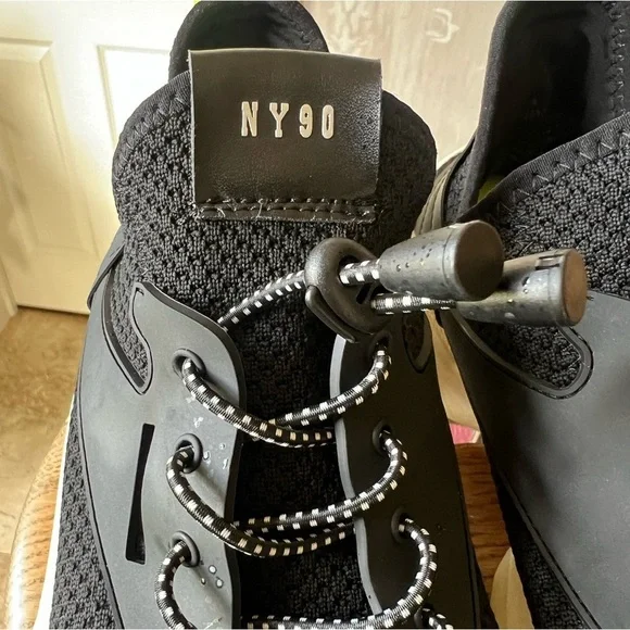 Steve Madden NY 90 black slip on sneaker very good condition size 10 women’s - Picture 11 of 14